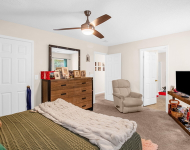 704 Peach Orchard Drive - Photo Thumbnail 8