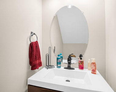 704 Peach Orchard Drive - Photo Thumbnail 12