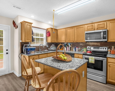 704 Peach Orchard Drive - Photo Thumbnail 5