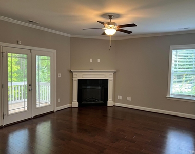 555 Mariah Towns Way - Photo Thumbnail 3