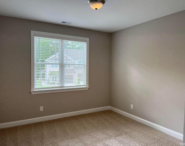 555 Mariah Towns Way - Photo Thumbnail 13