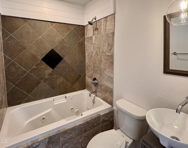 2204 Stafford Avenue - Photo Thumbnail 9