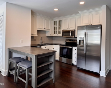 2204 Stafford Avenue - Photo Thumbnail 2