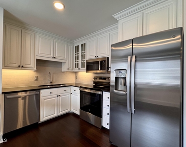 2204 Stafford Avenue - Photo Thumbnail 3