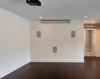 2204 Stafford Avenue - Photo Thumbnail 5