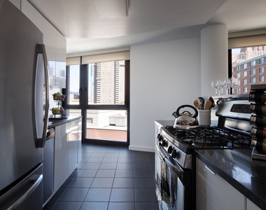 89 Murray Street, Unit 14c - Photo Thumbnail 3
