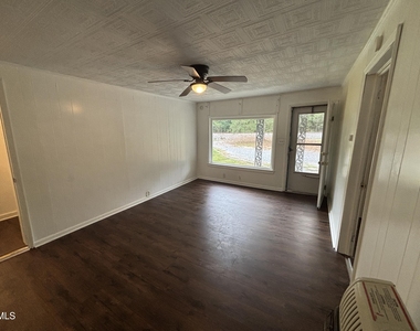 87 Robert Thompson Road - Photo Thumbnail 13