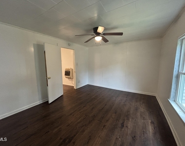 87 Robert Thompson Road - Photo Thumbnail 32