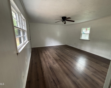 87 Robert Thompson Road - Photo Thumbnail 6