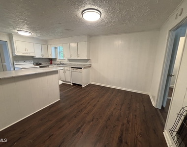 87 Robert Thompson Road - Photo Thumbnail 5