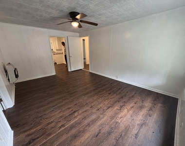 87 Robert Thompson Road - Photo Thumbnail 12