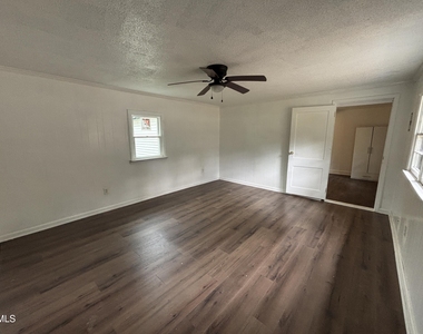 87 Robert Thompson Road - Photo Thumbnail 18