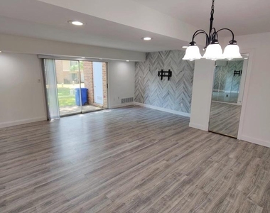 1139 Thackary Court - Photo Thumbnail 3