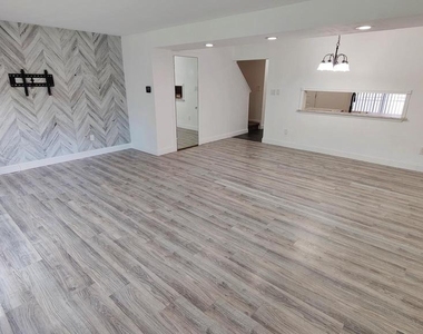 1139 Thackary Court - Photo Thumbnail 2