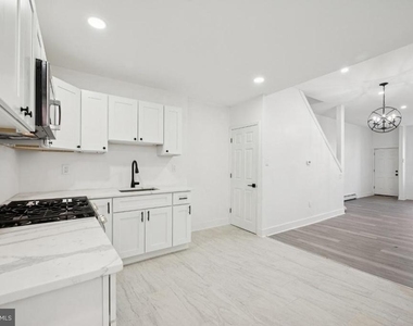 718 Spruce Street - Photo Thumbnail 5