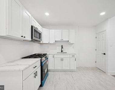 718 Spruce Street - Photo Thumbnail 6