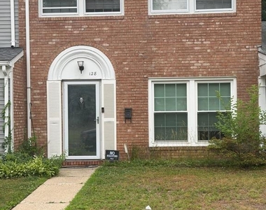 128 Rockland Drive - Photo Thumbnail 13