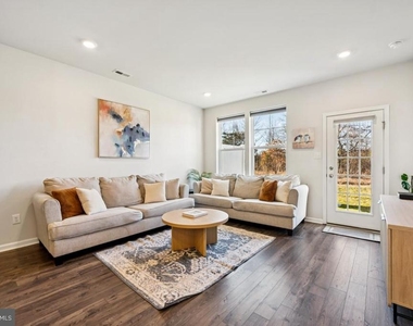 65 Morley Boulevard - Photo Thumbnail 11