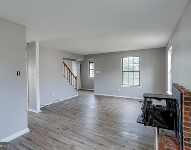 101 Bayberry Court - Photo Thumbnail 9
