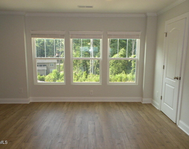 328 Page Square Drive - Photo Thumbnail 7