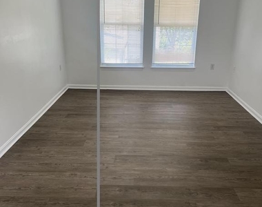 728 Chestnut Street - Photo Thumbnail 3