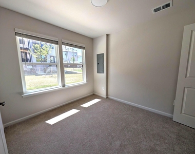3413 Whippitt Way - Photo Thumbnail 8