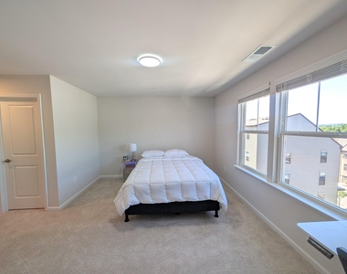 3413 Whippitt Way - Photo Thumbnail 12