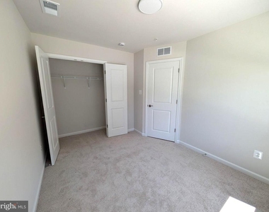 3413 Whippitt Way - Photo Thumbnail 9