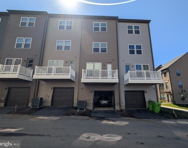 3413 Whippitt Way - Photo Thumbnail 20
