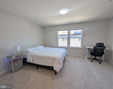 3413 Whippitt Way - Photo Thumbnail 13