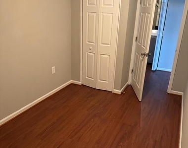 900 Nadine Court - Photo Thumbnail 13