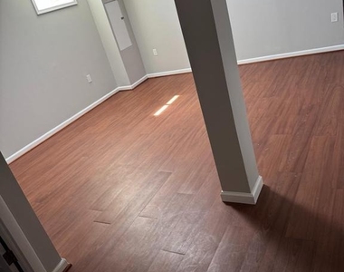 900 Nadine Court - Photo Thumbnail 10