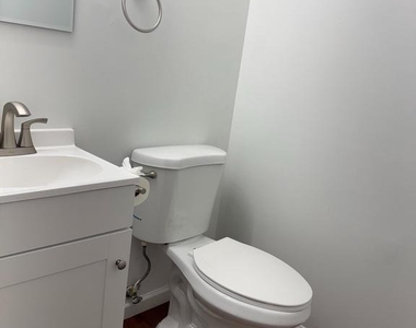 900 Nadine Court - Photo Thumbnail 14