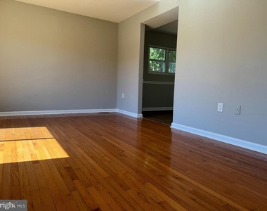 900 Nadine Court - Photo Thumbnail 7