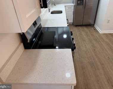 900 Nadine Court - Photo Thumbnail 5