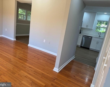 900 Nadine Court - Photo Thumbnail 9