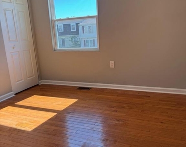 900 Nadine Court - Photo Thumbnail 12
