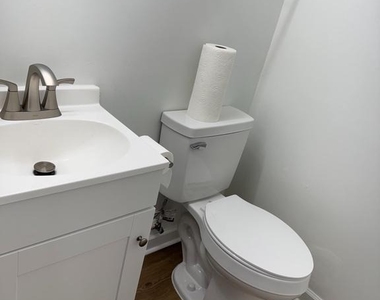 900 Nadine Court - Photo Thumbnail 18