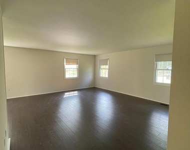 15713 Pointer Ridge Drive - Photo Thumbnail 4