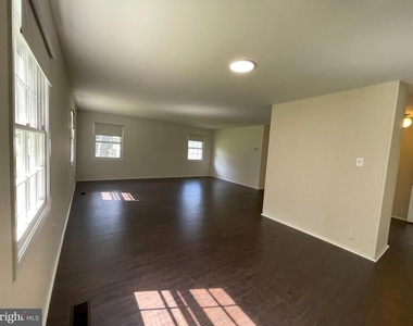 15713 Pointer Ridge Drive - Photo Thumbnail 3
