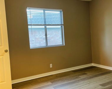 16837 Bailey Jean Dr - Photo Thumbnail 3