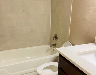 16837 Bailey Jean Dr - Photo Thumbnail 11