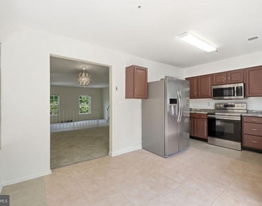 14247 Oxford Drive - Photo Thumbnail 12