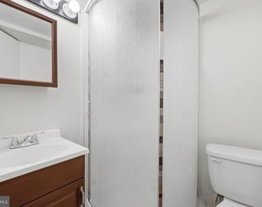 14247 Oxford Drive - Photo Thumbnail 3