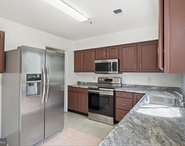 14247 Oxford Drive - Photo Thumbnail 7