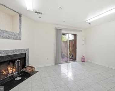 14247 Oxford Drive - Photo Thumbnail 4
