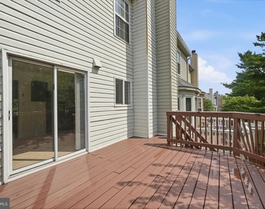 14247 Oxford Drive - Photo Thumbnail 11