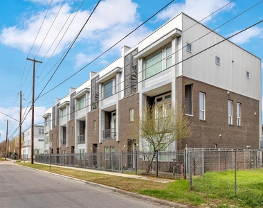 1008 Concordia Ave - Photo Thumbnail 1