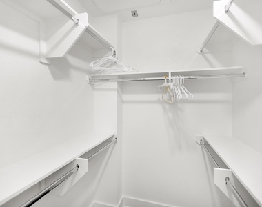1008 Concordia Ave - Photo Thumbnail 6