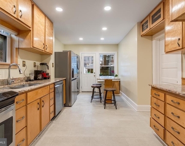 4604 Nottingham Drive - Photo Thumbnail 7